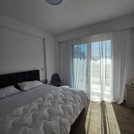 Sea & Sun Apartment Vlorë エクステリア 写真