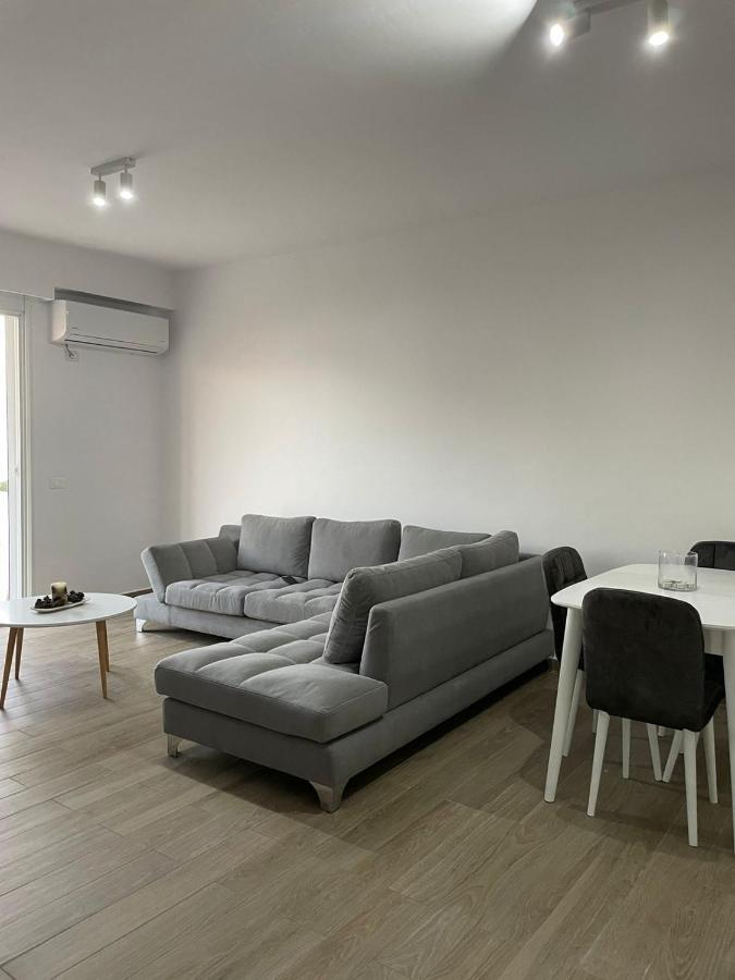 Sea & Sun Apartment Vlorë エクステリア 写真