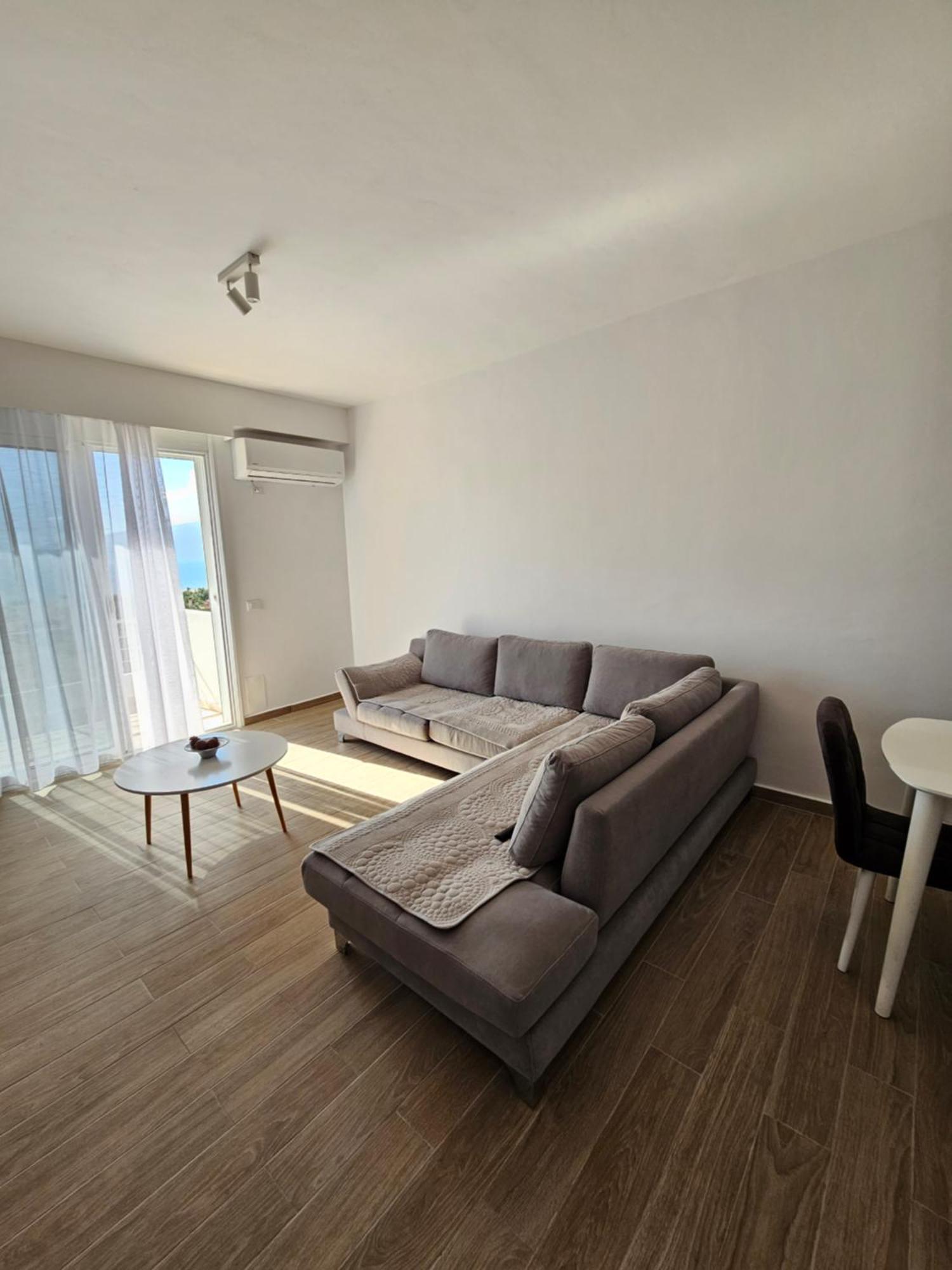 Sea & Sun Apartment Vlorë エクステリア 写真