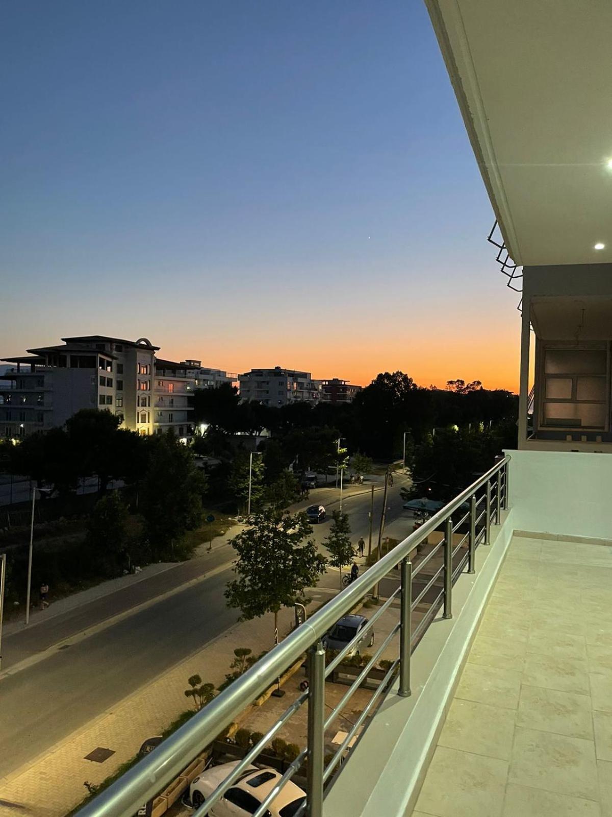 Sea & Sun Apartment Vlorë エクステリア 写真